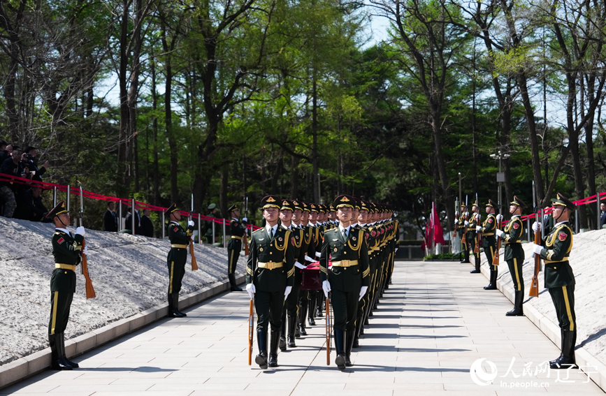 第十三批在韓中國人民志愿軍烈士安葬儀式現(xiàn)場。人民網(wǎng)記者 邱宇哲攝