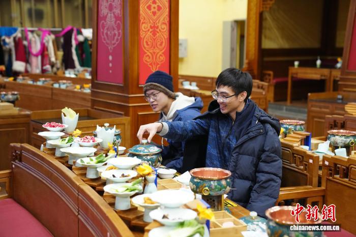 (滇藏公路50年)云南梅里雪山“觀山經(jīng)濟(jì)”激活文旅發(fā)展動(dòng)能