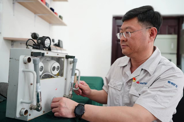 工作中的馬連成。受訪者供圖