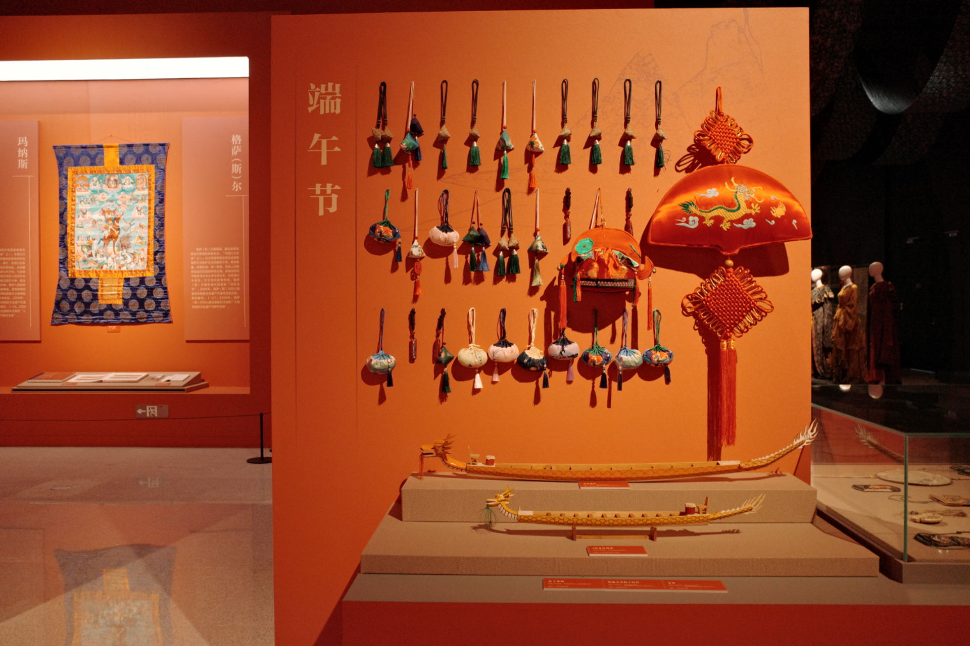 “氣象萬(wàn)千——中國(guó)非遺保護(hù)實(shí)踐主題展”展示了端午節(jié)主題的非遺。人民網(wǎng)記者 劉微攝