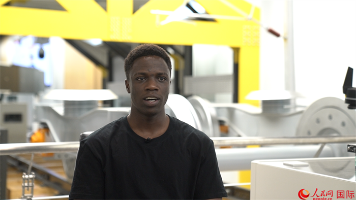 北京交通大學(xué)肯尼亞籍留學(xué)生阿布接受人民網(wǎng)采訪。人民網(wǎng) 周琳佳 攝