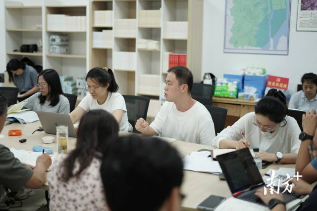 “夜總會”現(xiàn)場。