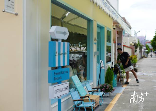 崖口村的網(wǎng)紅咖啡店。