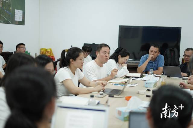 “夜總會”現(xiàn)場。