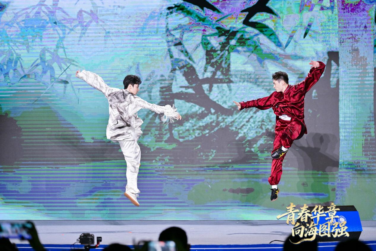 全運(yùn)健兒劉德文、紀(jì)豪（左）帶來“青春有我”的澎湃活力。主辦方供圖