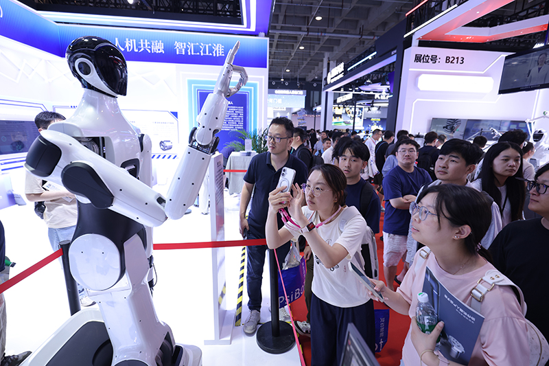江淮中心機(jī)器人。合肥高新區(qū)供圖