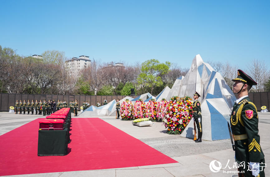 第十三批在韓中國人民志愿軍烈士安葬儀式現(xiàn)場。人民網(wǎng)記者 邱宇哲攝