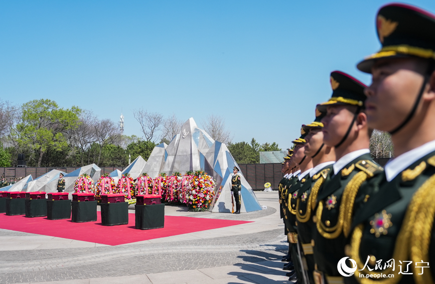 第十三批在韓中國人民志愿軍烈士安葬儀式現(xiàn)場。人民網(wǎng)記者 邱宇哲攝