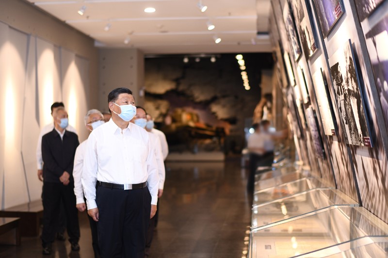 2022年8月16日至17日，中共中央總書記、國家主席、中央軍委主席習(xí)近平在遼寧考察。這是16日下午，習(xí)近平在錦州市考察遼沈戰(zhàn)役紀(jì)念館。 新華社記者 燕雁 攝