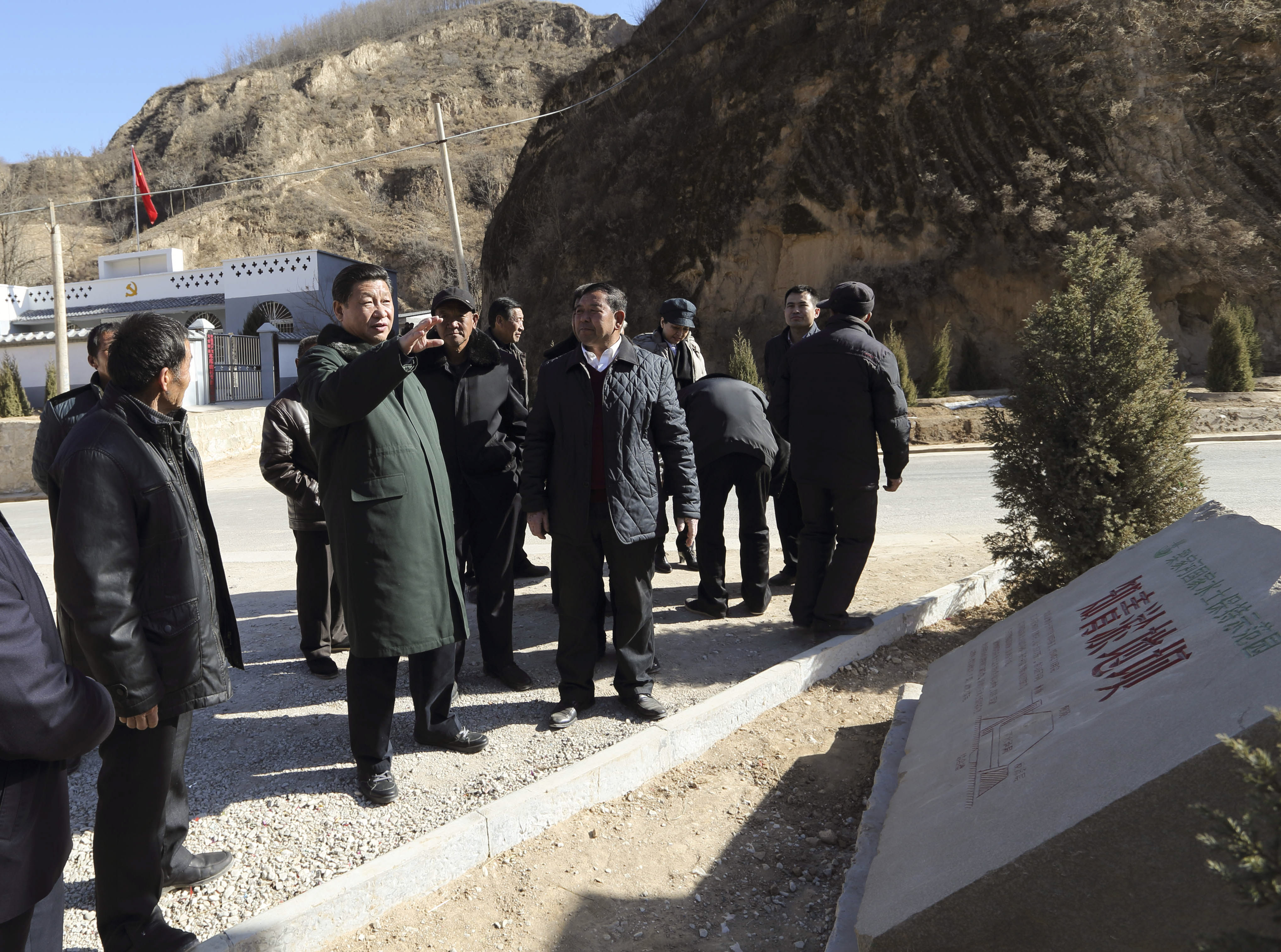 2015年春節(jié)前夕，習(xí)近平來到陜西考察調(diào)研，第一站便來到延安市延川縣梁家河村。新華社 發(fā)