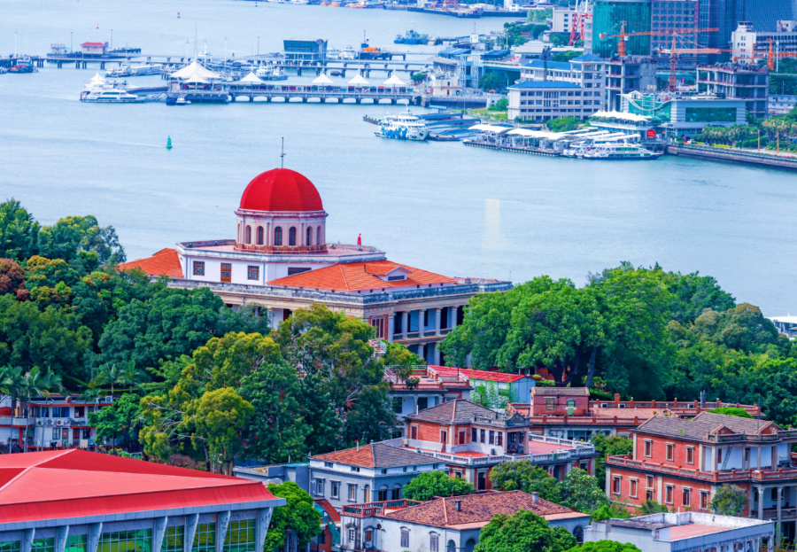 鼓浪嶼素有“萬國(guó)建筑博物館”的美譽(yù)，八卦樓作為全國(guó)重點(diǎn)文物保護(hù)單位，是鼓浪嶼世界文化遺產(chǎn)核心要素之一。楊勁堅(jiān) 攝