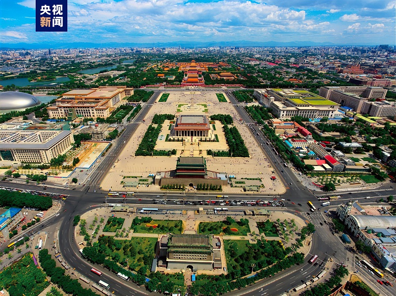 △全長7.8公里的北京中軸線上，分布有鐘鼓樓、景山、故宮等15處遺產(chǎn)構(gòu)成要素。