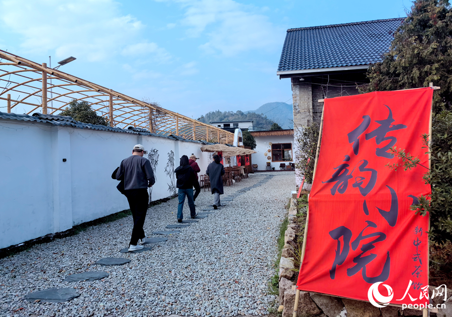 舊茶廠改造后的“傳韻小院”新中式茶館。人民網(wǎng)記者 林曉麗攝