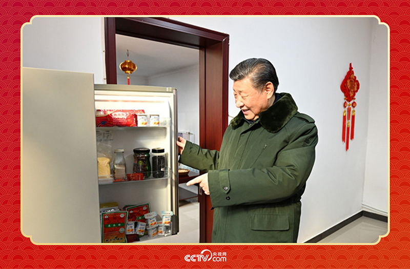 2024年春節(jié)前夕，習(xí)近平總書記在天津第六埠村考察時(shí)，走進(jìn)村民杜洪剛家看望。