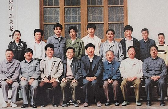 1990年5月，剛調(diào)任福州市委書記的習(xí)近平到寧德交接工作時(shí)，調(diào)研福安市社口鄉(xiāng)坦洋工夫茶葉公司。