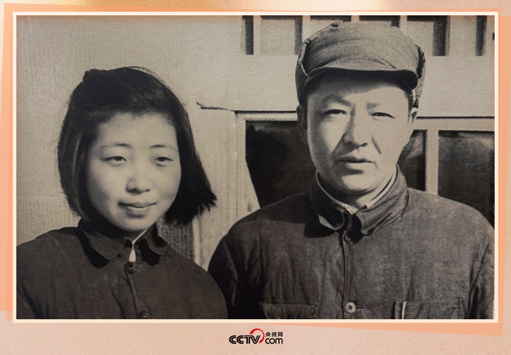 1947年初，習仲勛與齊心在延安合影。