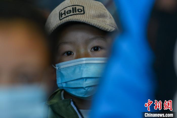 醫(yī)生介紹，孩子們治療后再遵醫(yī)囑服用一段時(shí)間藥物后，便可康復(fù)。　江飛波 攝