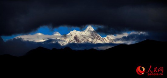 南迦巴瓦峰遠(yuǎn)眺。次仁羅布 攝