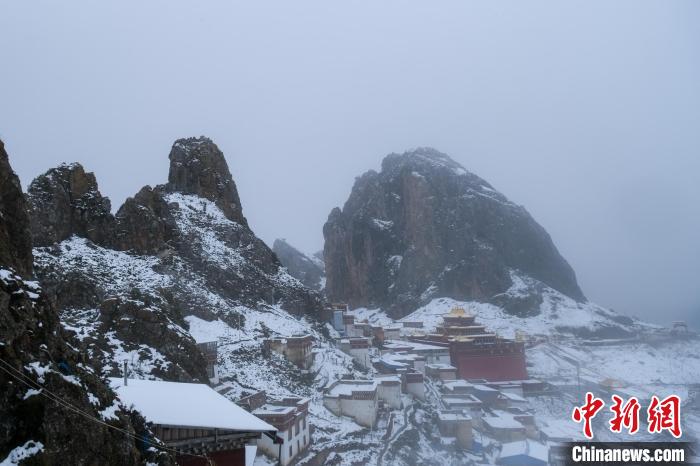雍仲苯教孜珠寺風(fēng)光。　江飛波 攝