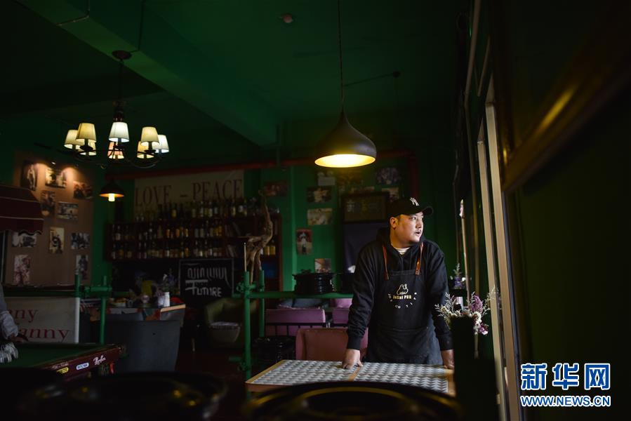 (玉樹(shù)抗震救災(zāi)10周年·圖片故事)(11)才仁俄賽與他的“JoSai Pub”