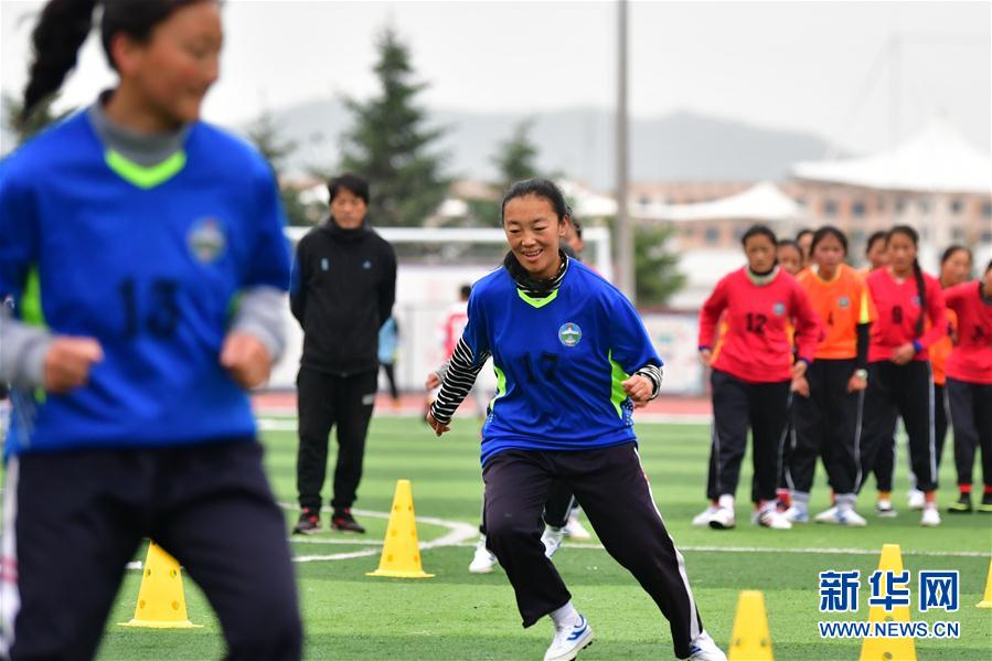 （體育·專題）（14）足球——踢球吧！草原女孩