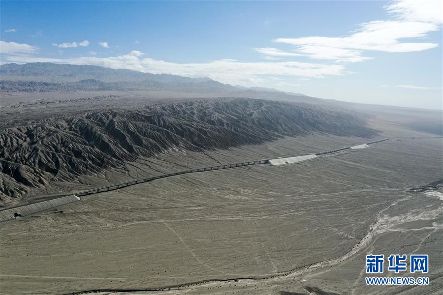 (經(jīng)濟)(8)格庫鐵路全線鋪通 新疆青海兩段鐵路順利接軌