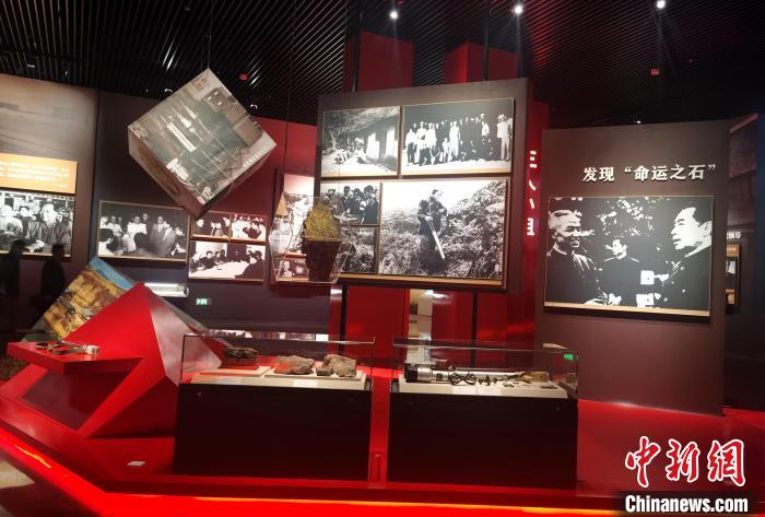 圖為紀(jì)念館內(nèi)部一角?！《∮衩?攝