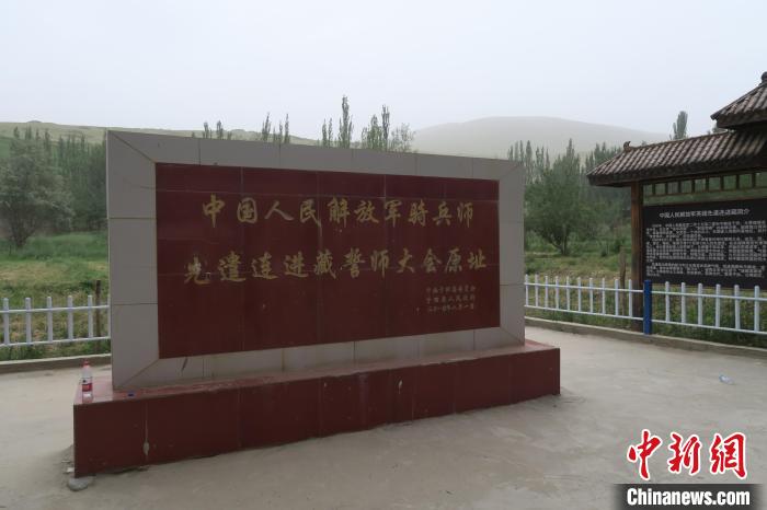 圖為進(jìn)藏先遣英雄連誓師地原址?！畛坛?攝