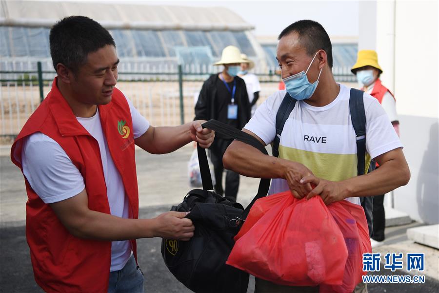 （新華全媒+）（21）千里“挪窩”，踏實開啟新生活