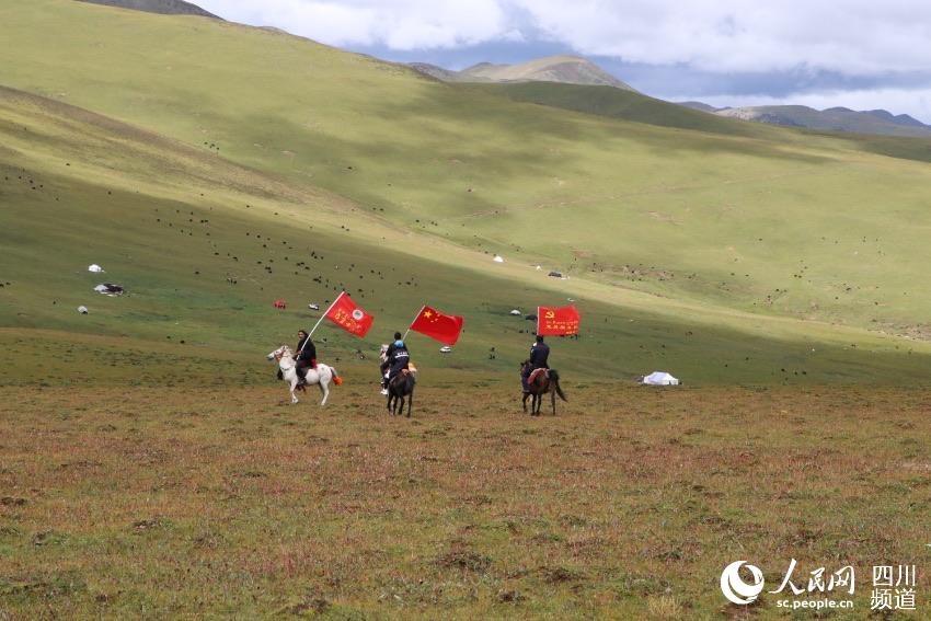 馬背宣講隊。巴登攝