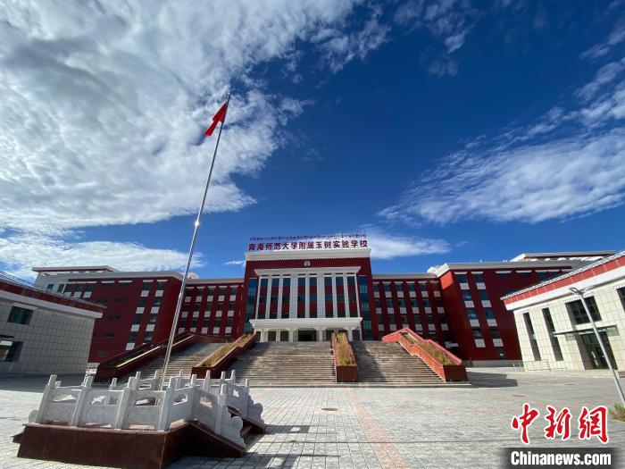 瀾滄江畔開(kāi)出“教育格?；ā保含F(xiàn)代教育和生態(tài)教育并重