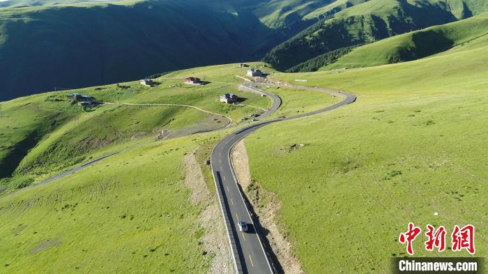 四川道孚：打通交通脈絡(luò)，連通百姓幸福