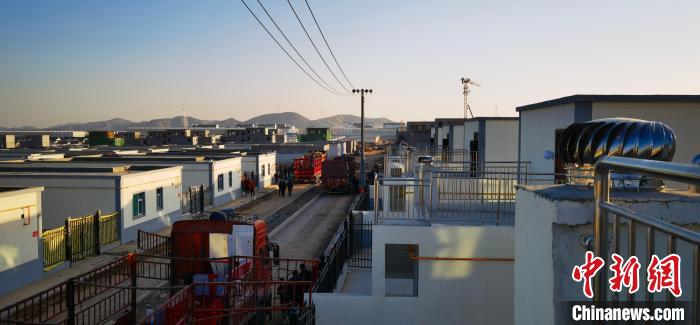 圖為蘭州新區(qū)移民安置區(qū)。　魏建軍 攝