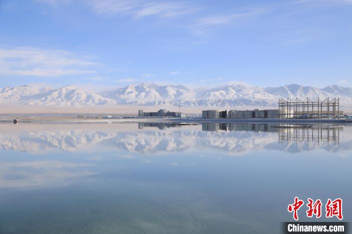圖為鹽湖景色。　馬翔 攝