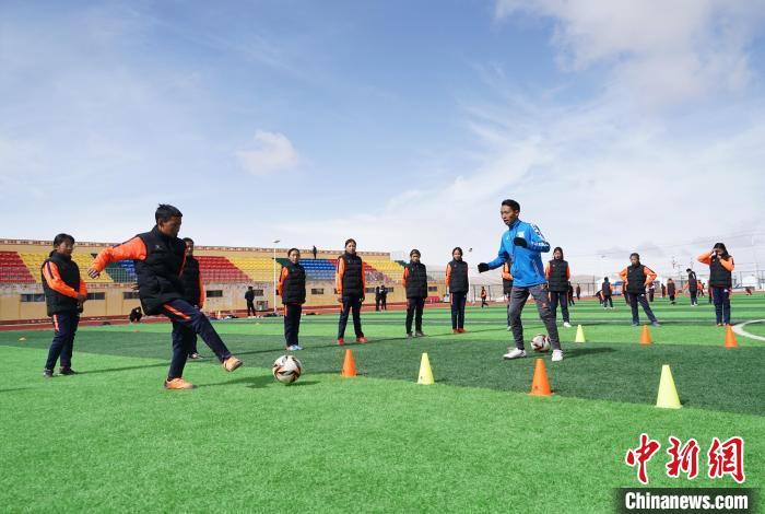 圖為孩子們正在進(jìn)行訓(xùn)練。　馬銘言 攝