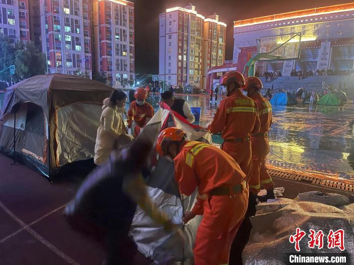 四川馬爾康6.0級地震:救援力量全力搶修電力設(shè)施和道路