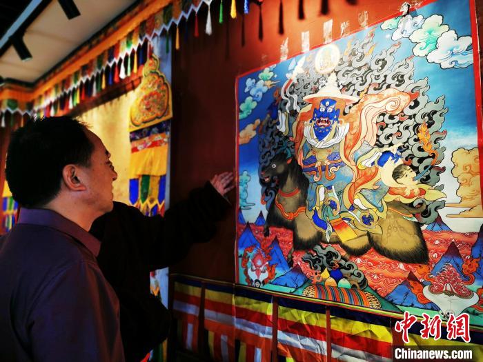 探訪青?！盁嶝曀嚾酥摇保好耖g畫(huà)師傾力傳承人類(lèi)“非遺”