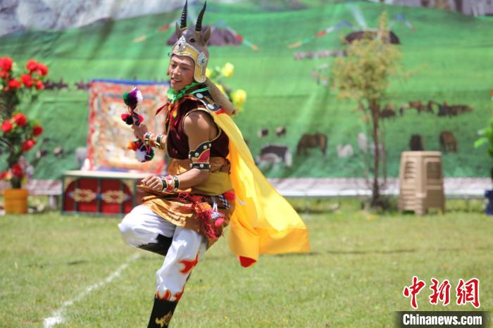 圖為演出人員表演現(xiàn)場(chǎng)?！“喱斂h文體旅游廣電局 供圖