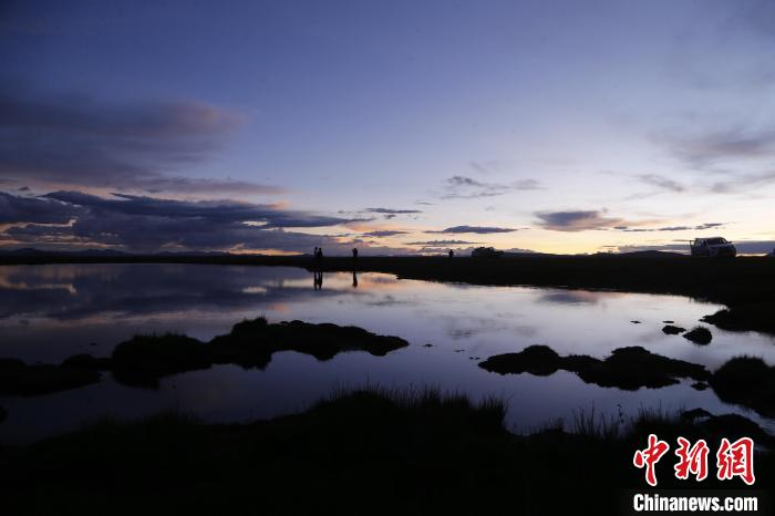 圖為夕陽(yáng)下的查旦濕地?！●R銘言 攝