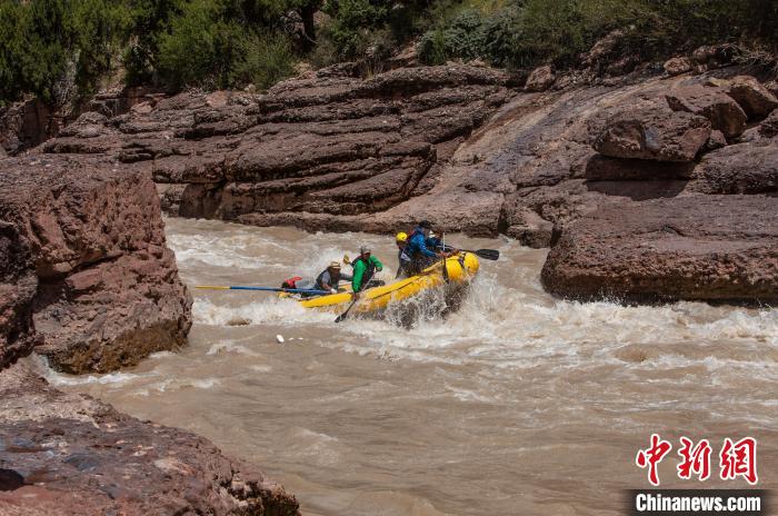 圖為瀾滄江生態(tài)漂流?！憸娼雌饔邢薰竟﹫D