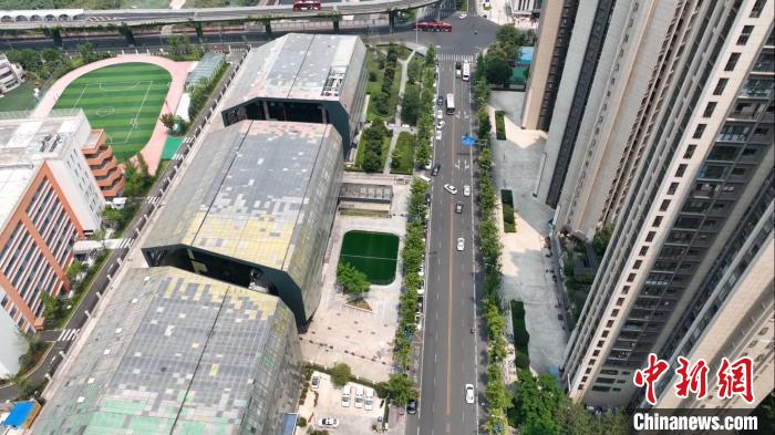 匯泉路社區(qū)一角?！「呒午?攝