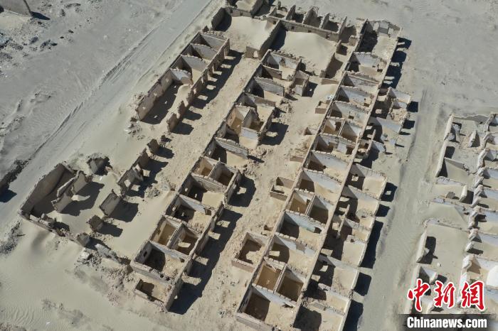 航拍青海省海西蒙古族藏族自治州茫崖市冷湖石油工業(yè)遺址保護區(qū)?！●R銘言 攝