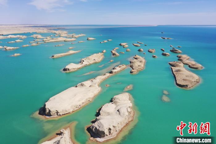 航拍青海大柴旦烏素特水上雅丹奇特景觀?！●R銘言 攝