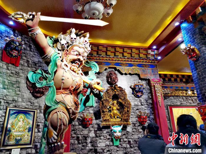 青海“金色谷地”熱貢：唐卡、泥塑璀璨奪目