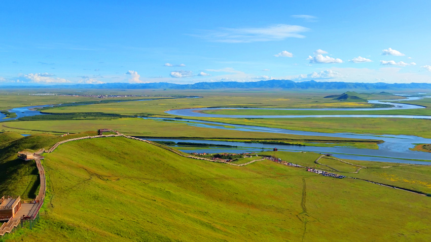黃河九曲，盛夏風(fēng)光。阿壩州委宣傳部供圖