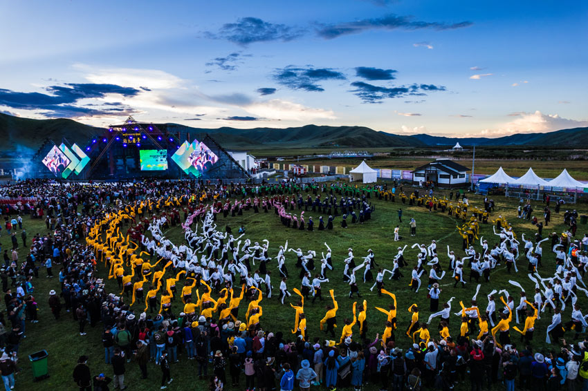 千人郭莊，祝愿安康。阿壩州委宣傳部供圖