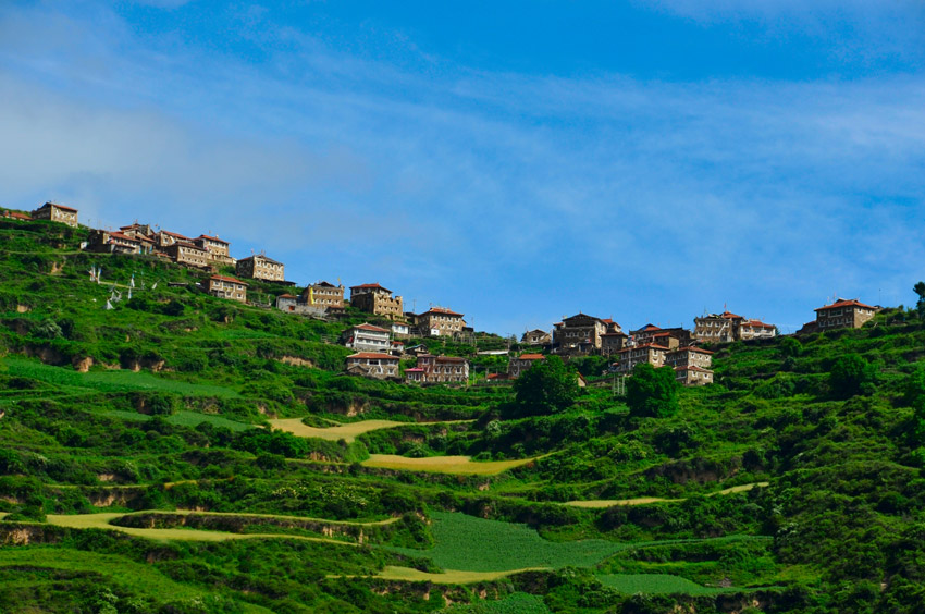 美麗藏寨，安居愉快。阿壩州委宣傳部供圖