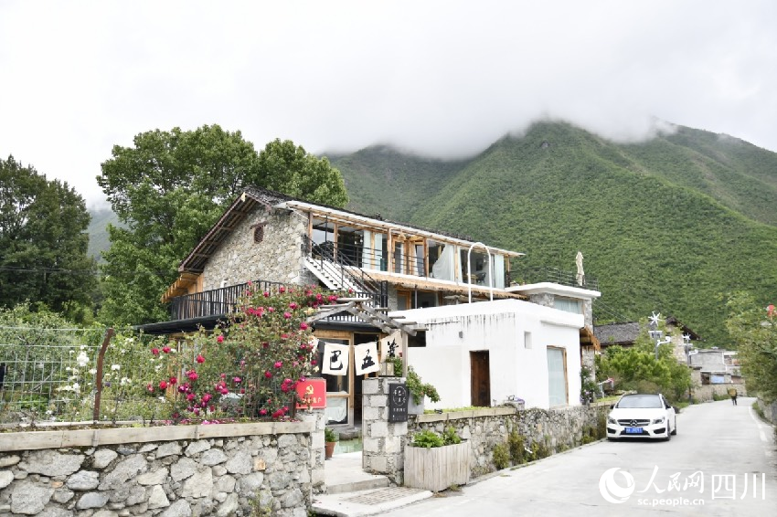 王健爽經(jīng)營的民宿——辛巴五普。人民網(wǎng)記者朱虹攝