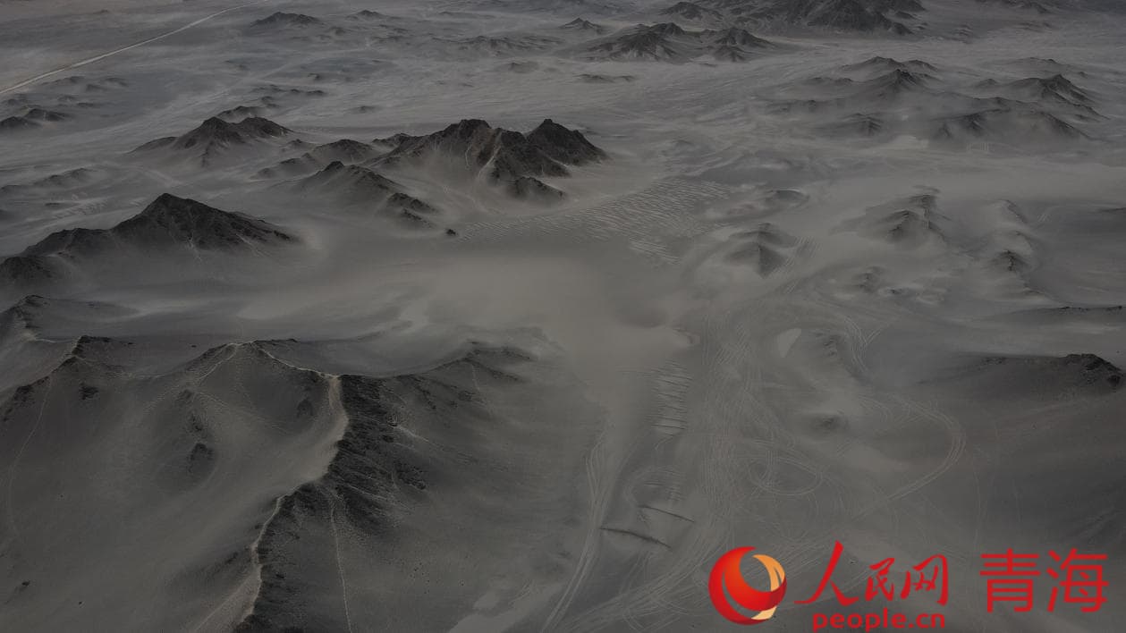 水墨黑獨山。人民網(wǎng) 況玉攝