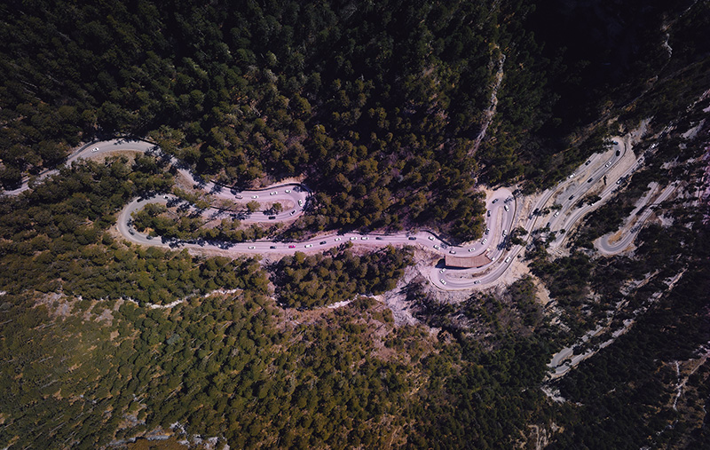 游客自駕體驗(yàn)巴拉格宗景區(qū)“天路108”。巴拉格宗景區(qū)供圖